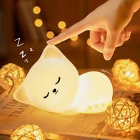 قطة نائمة مضيئة