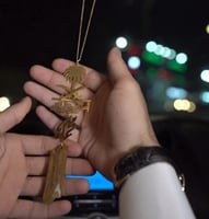 تعليقة سيارة مع شعار المملكة العربية السعودية