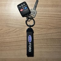 ميدالية مفتاح فورد ( جلد )