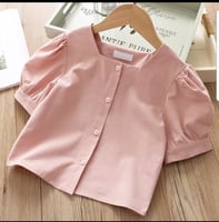 طقم تيور وردي أنيق مع أكمام البف القصيرة