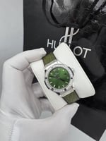 هوبلت باللون الاخضر