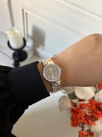 ساعة نسائية أستيل باللون الفضي