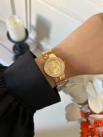 ساعة نسائية أستيل باللون الذهبي