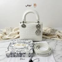 أبيض