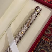 قلم مخطط عريض