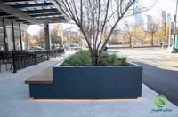 جلسة خارجية كبيرة جدا مع حوض زرع للكافيهات والمولا...