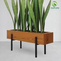 حوض زرع بقاعدة لون خشبي