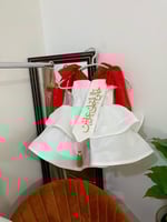 فستان ابيض للمناسبات مع وشاح تطريز متوفر بيجمع الا...