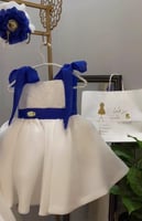 فستان ابيض انيق مزين بالتطريز الترتر على الصدر مع...