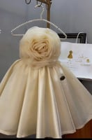 فستان الوردة لون بيج