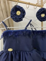 فستان كحلي مع وشاح تطريز وريش متوفر بعده الالوان