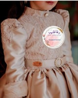 فستان فخم وانيق مزين بالفرو والدانتيل