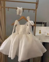 فستان ابيض انيق مزين بالتطريز الترتر على الصدر مع...