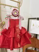 فستان احمر انيق مع شرايط غبار الورد مع وشاح تطريز