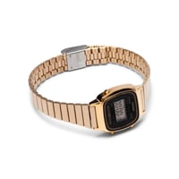 كاسيو جرس نسائي ذهبي