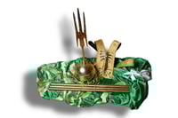 بيرق سعودي مع طاسه دائري منقوشه