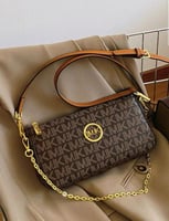 حقيبة نسائية مع حزام قابل للتعديل مزينة بالحروف وا...