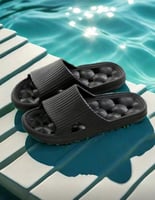 شبشب بلاستيك خفيف مضاد للانزلاق بفتحات صغيرة