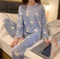 بجامة نسائية برسومات حيوانات