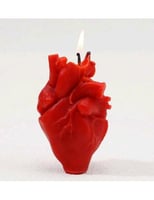 شمعة عطرية على شكل قلب