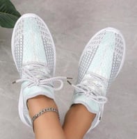 حذاء رياضي نسائي