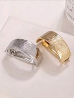 2 مشابك شعر ذهبي - فضي مطفي