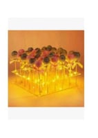 حامل مربع اكريليك مزود باضاءة LED صفراء مناسب للحل...