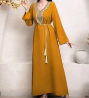 جلابية نسائية بأكمام طويلة