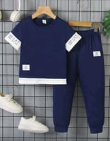 طقم أولاد بأكمام قصيرة وبطبعات حروف