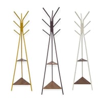 علاقة ملابس معدنية مع رفين خشب