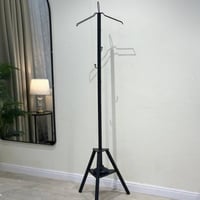 علاقة ملابس مع مبخرة مزدوجة