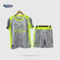 طقم مانشستر سيتي الثالث أعمار صغيرة