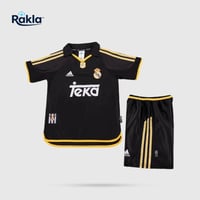 طقم ريال مدريد 1999 (أعمار صغيرة)