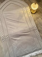 سجاد مبطن سادة ملون