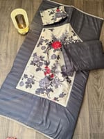 طقم شرشف صلاة رمادي داكن مع سجادة مبطنة وغلاف مصحف