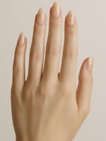 إضافة رسم خاص على الأظافر