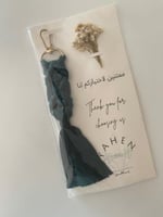 ميدالية مكرمية ملونة