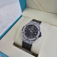 ساعة هوبلت النسائية