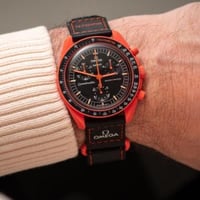 اوميغا سواتش الشهيرة مهمة على الارض الحمم البركاني...