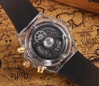 ساعة هوبلت شفاف الشهيرة