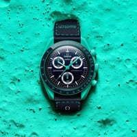 ساعة اوميغا سواتش الشهيرة مهمة على الارض أضواء قطب...