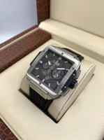 ساعة هوبلت الجديدة SQUARE BANG