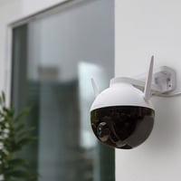 كاميرا مراقبة خارجية PTZ متحركة تعمل علي الواي فاي...