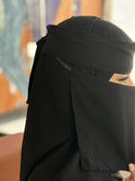 نقاب قصير بمطاط مائل T05