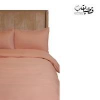 مفرش فندقي - وردي مخطط