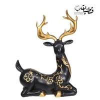 تحفة غزال أسود ونقش ذهبي