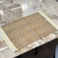 مفرش طاولة بخيوط قطنيّه