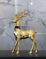 تحفه غزال ذهبي واقف