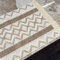 مفرش طاولة بخيوط قطنيّه