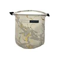 سلة غسيل أبيض و ذهبي